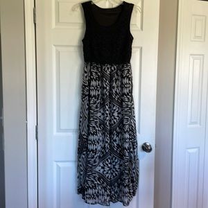 Super cute, soft, light weight dress.  Tag missing but it is a large.